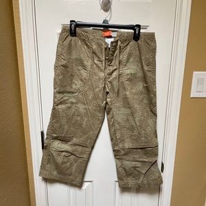Nike Fortitude Khaki Capri Pants Size Medium NWT